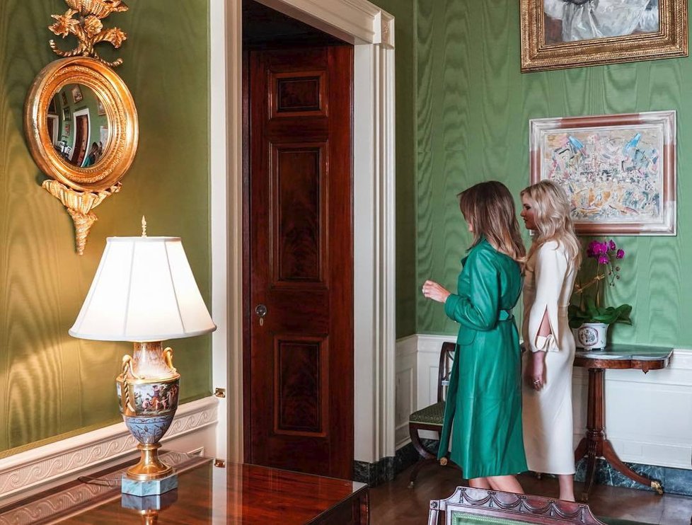 Monika Babišová a Melania Trumpová při prohlídce v Bílém domě