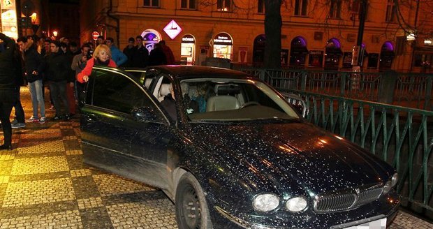 Veronika Žilková zaparkovala svůj vůz v zákazu.