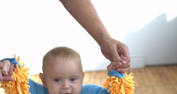 Dětem baby mop vůbec nevadí. Hlavně, že je legrace.