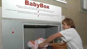 V hloubětínském babyboxu našli třídenní zdravou holčičku