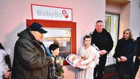 Fakultní nemocnice Královské Vinohrady představila svůj nový babybox.