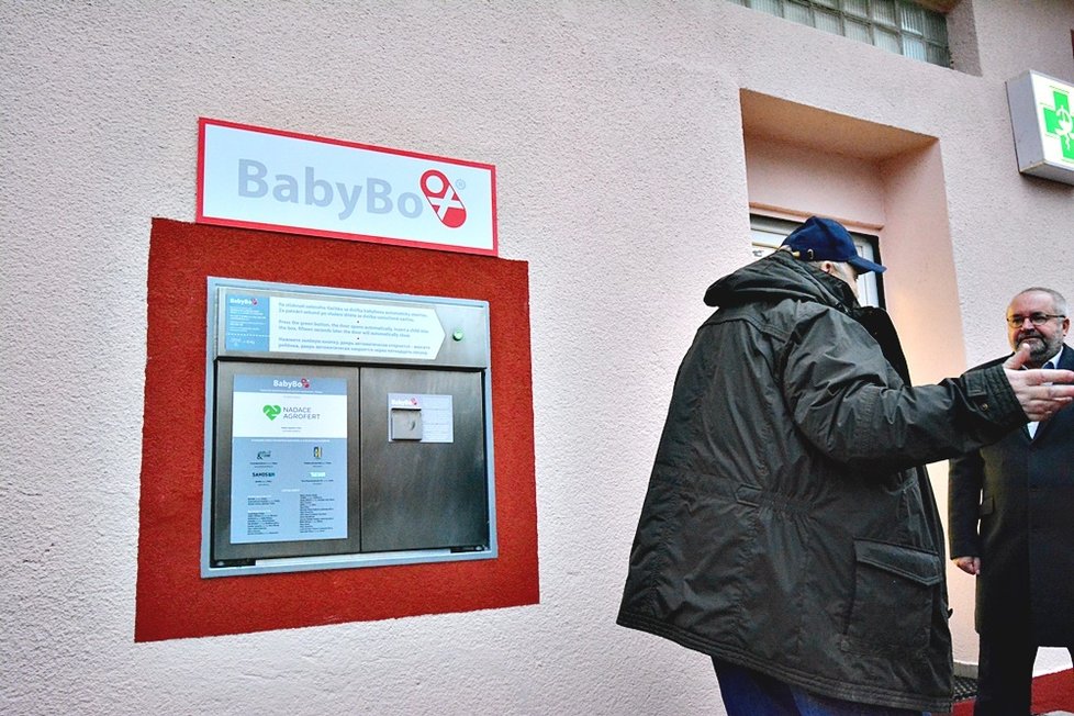 Fakultní nemocnice Královské Vinohrady představila svůj nový babybox.