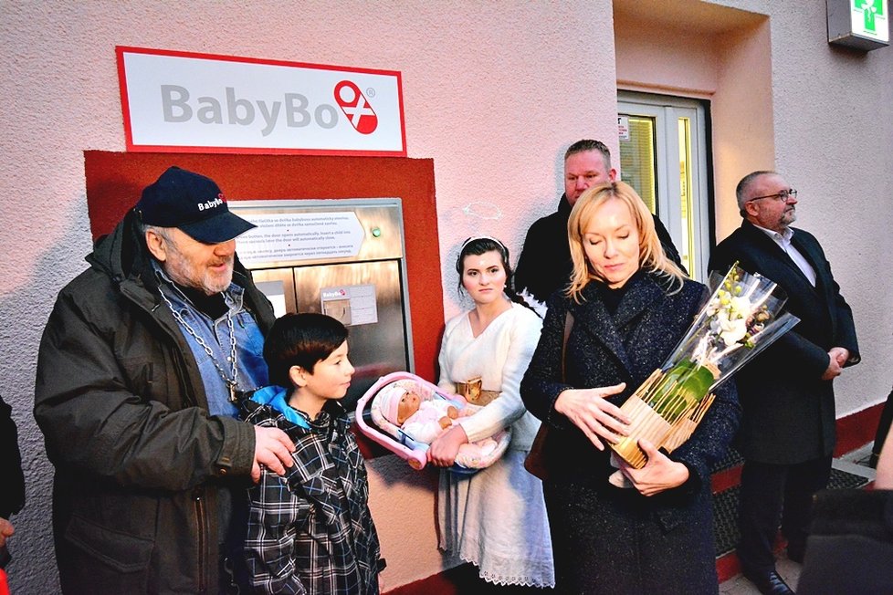 Fakultní nemocnice Královské Vinohrady představila svůj nový babybox.
