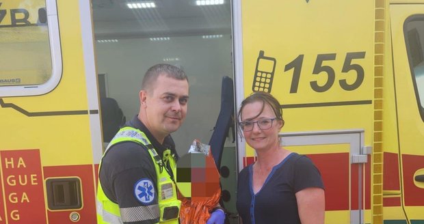 Do babyboxu v pražské Libni někdo odložil novorozenou holčičku. Z babyboxu miminko vyzvedla místostarostka Prahy 8 Vladimíra Ludková (ODS).