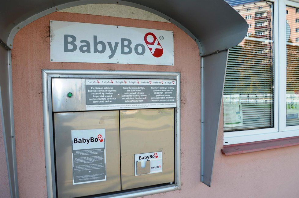 V tomto babyboxu Krnovské nemocnice byla nalezena čerstvě narozená holčička s dopisem od maminky.