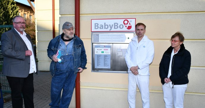 Babybox nové generace byl i za účasti "otce babyboxů" Ludvíka Hesse v Opavě otevřen v roce 2019.