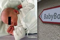 V Ostravě někdo odložil asi roční holčičku: Do babyboxu se skoro nevešla