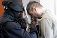 Vraždícímu policistovi Miloši Babykovi (35) hrozí 20 let vězení: Pětkrát zabodl nůž manželce do těla!