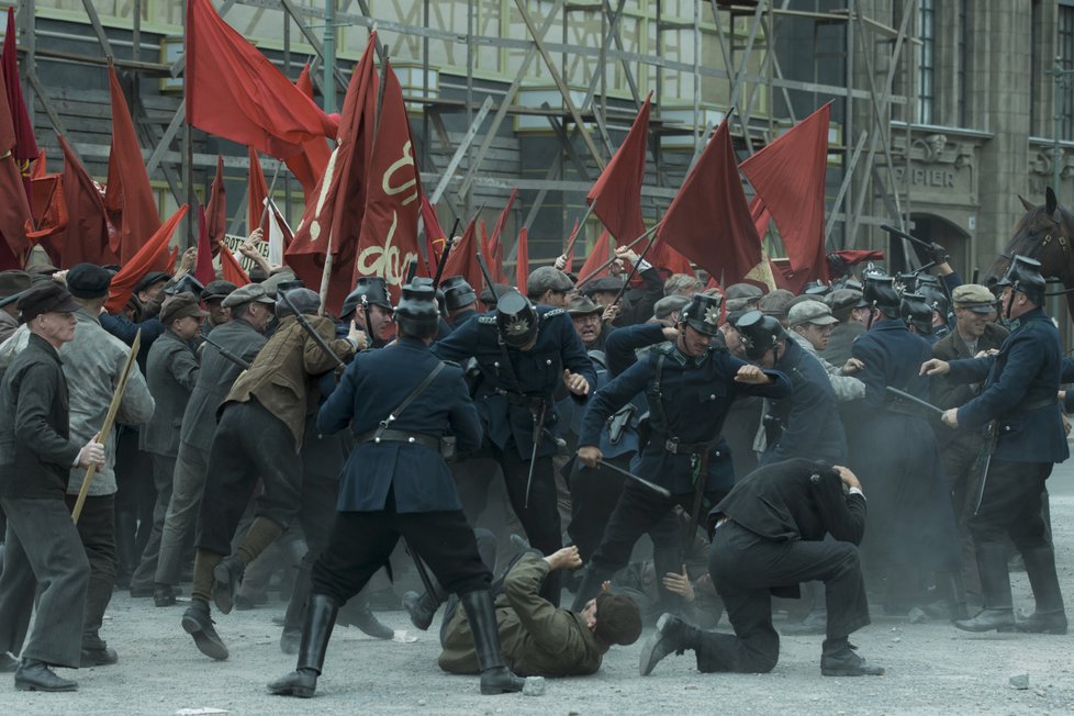 Morálně zkažený Babylon Berlin: Nejdražší německý seriál přichází na české obrazovky 19. ledna 2019.