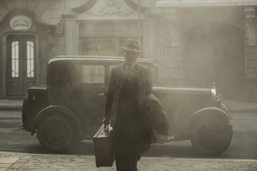 Morálně zkažený Babylon Berlin: Nejdražší německý seriál přichází na české obrazovky 19. ledna 2019.