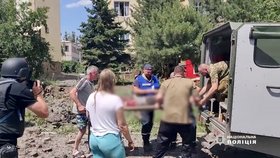 Válka na Ukrajině: Bachmut, město v Doněcké oblasti, je nadále ostřelováno (2.7.2022)