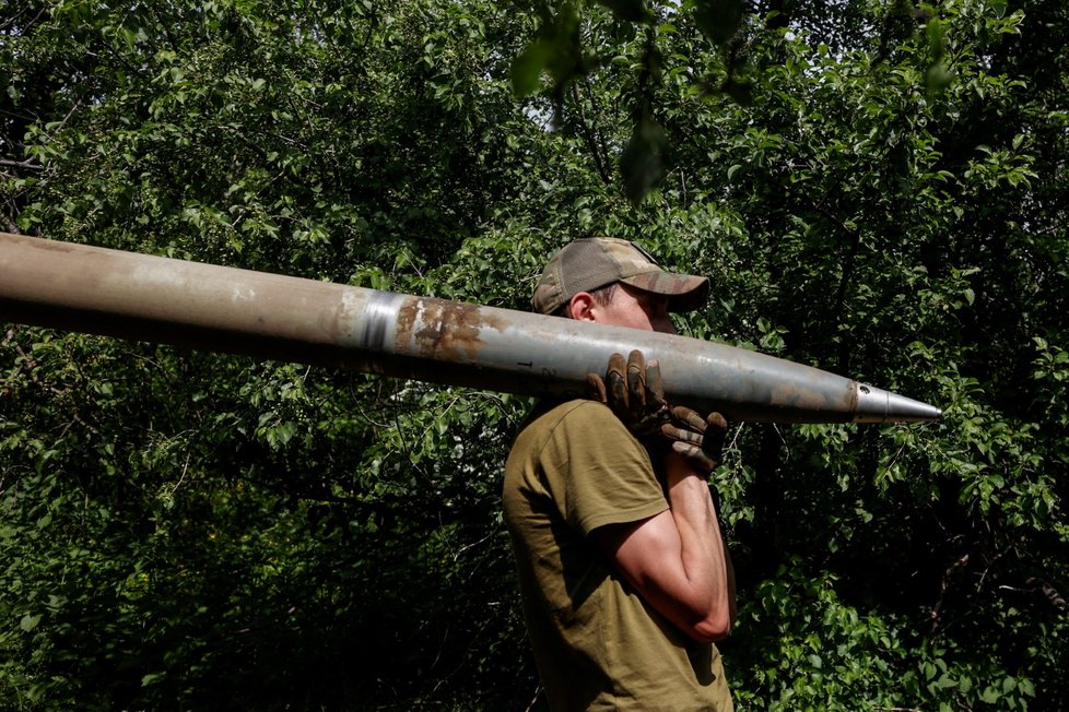 Odpal ze salvového raketometu Grad u Bachmutu (20. 5. 2023)