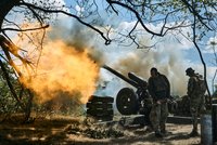 Ukrajinská protiofenzíva začala, tvrdí média. Kyjev to popírá, Moskva mluví o útocích v Záporoží