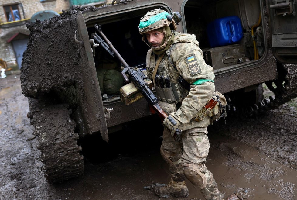 Ukrajinští vojáci slaví Velikonoce na frontových pozicích u Bachmutu