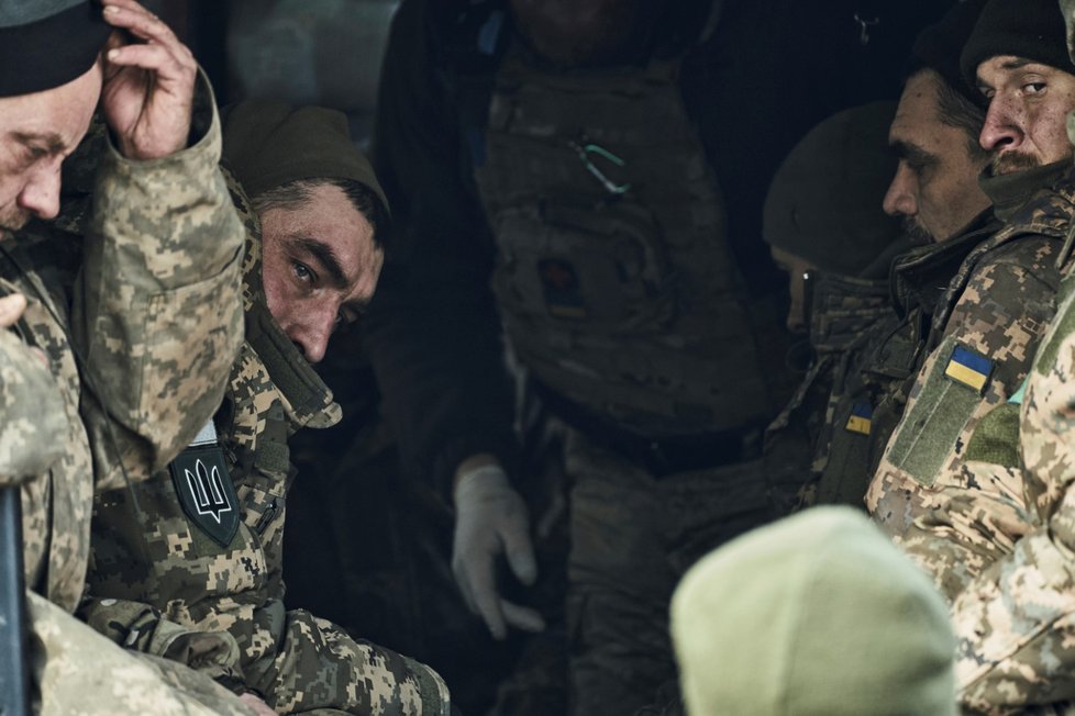 Zranění ukrajinští vojáci u Bachmutu (22.2.2023)