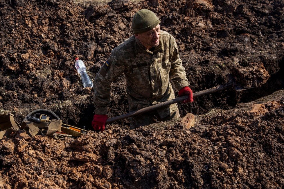 Válka na Ukrajině: Kopání zákopů u Bachmutu (4. 3. 2023)