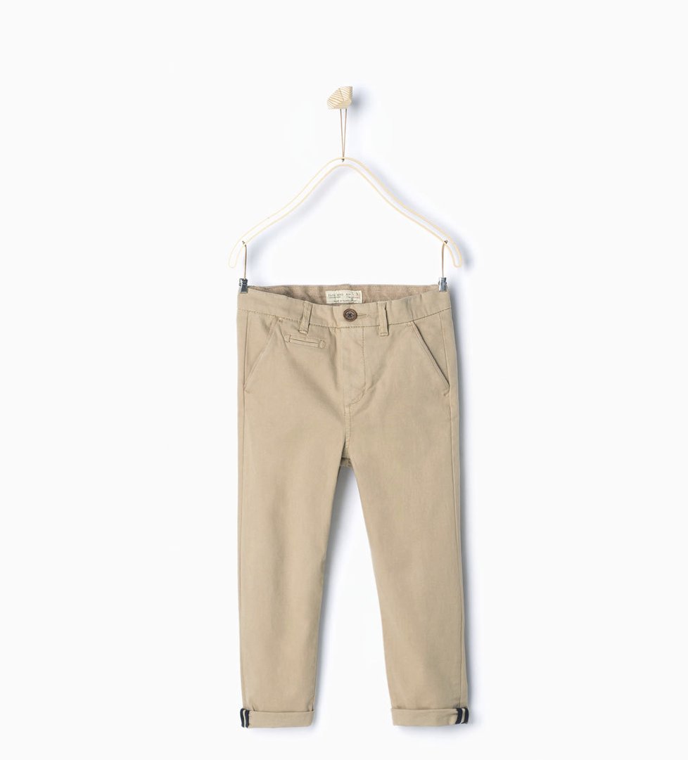 Plátěné kalhoty, Zara, 469 Kč.