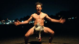 Nejhorší sexuální scéna roku 2025: Obcování s bezhlavým slepičím tělem vymyslel Marek Technik Nejhorší sexuální scéna roku 2025: Obcování s bezhlavým slepičím tělem vymyslel Marek Technik