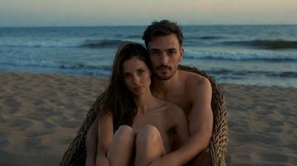 Soulož v proutěném košíku. Jak to dopadne, když přírazy při plážovém sexu diriguje sama Matka Země Soulož v proutěném košíku. Jak to dopadne, když přírazy při plážovém sexu diriguje sama Matka Země