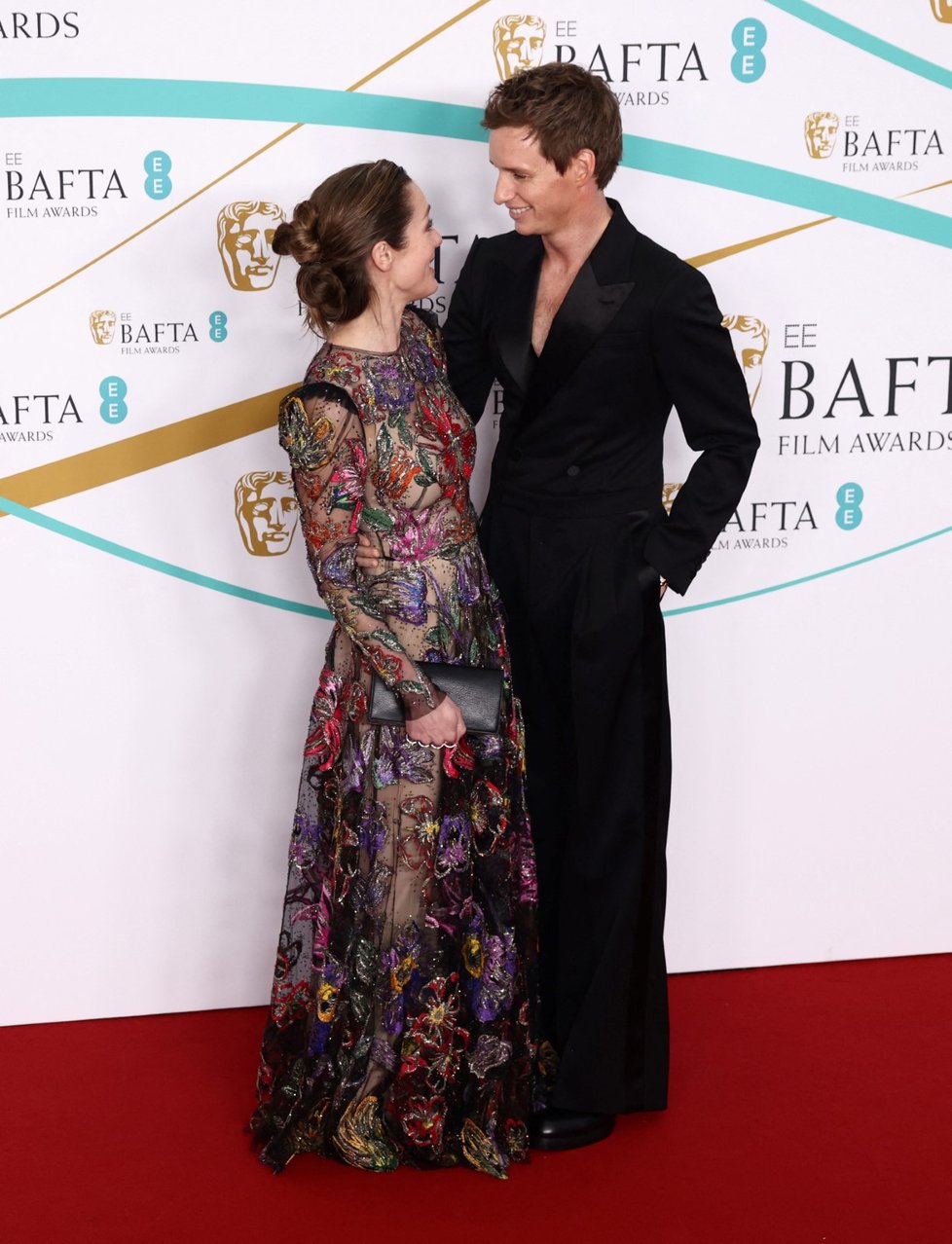 BAFTA 2023: Eddie Redmayne a Hannah Redmayne