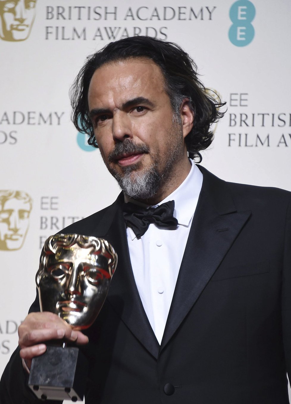 Alejandro González Iňárritu si odnesl cenu za režii REVENANT Zmrtvýchvstání.