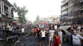 Pumový útok v centru irácké metropole Bagdádu nepřežilo osm desítek lidí. Stovky byly zraněny. Nálož explodovala v mrazícím autě. K útoku se přihlásil Islámský stát.