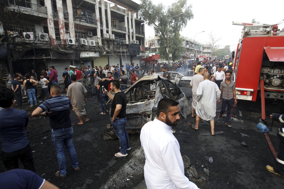 Pumový útok v centru irácké metropole Bagdádu nepřežilo osm desítek lidí. Stovky byly zraněny. Nálož explodovala v mrazícím autě. K útoku se přihlásil Islámský stát.