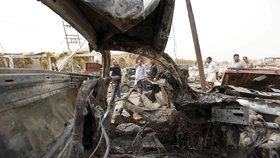 Dvě exploze usmrtily v neděli v Bagdádu nejméně 24 mrtvých. Ten samý den zaútočil Islámský stát na vojáky.