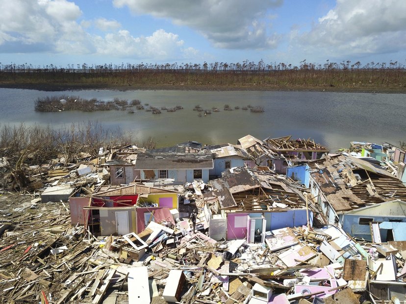 Bahamy měsíc po úderu hurikánu Dorian, (2.10.2019).