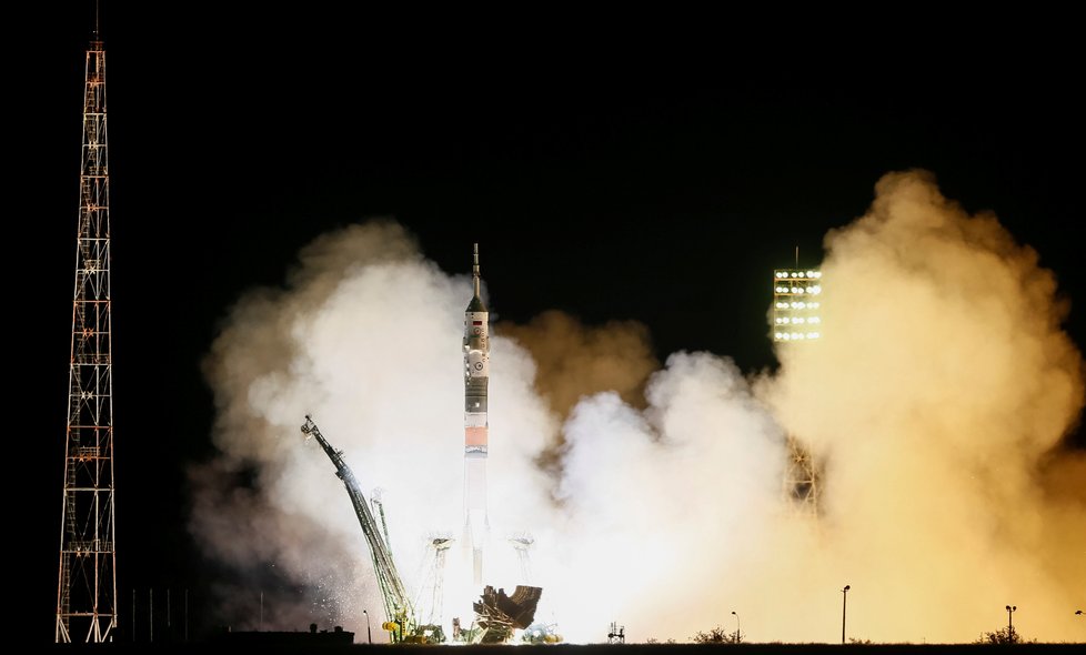 Ruský kosmonaut Alexandr Misurkin a američtí astronauti Mark Vande Hei a Joseph Acabá odstartovali v Sojuzu MS-06 k ISS.