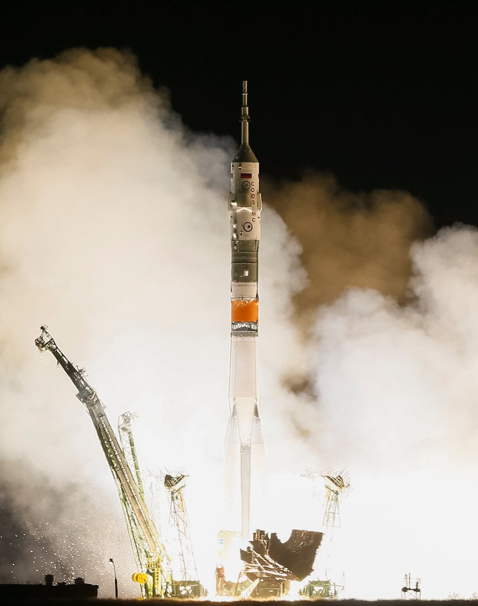 Ruský kosmonaut Alexandr Misurkin a američtí astronauti Mark Vande Hei a Joseph Acabá odstartovali v Sojuzu MS-06 k ISS.