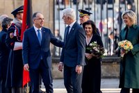 Pavlovi na Hradě přivítali albánského prezidenta s manželkou. Přijme ho i Okamura