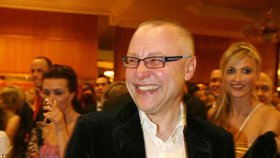 Miliardář Zdeněk Bakala umí vydělávat, podle všecho i na úkor státu.