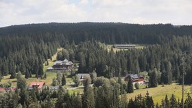 Vila je zasazena do lesů v národním parku Šumava.
