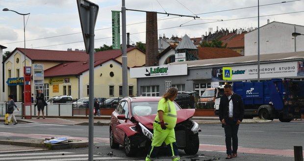 U zastávky Balabenka se srazila dvě auta.