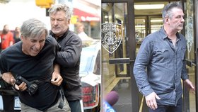 Alec Baldwin byl zatčen policií. Podle ní dal pěstí řidiči, který mu zabral jeho místo. Před časem Baldwin napadl kameramana, který ho točil s jeho ženou (na snímku vlevo).