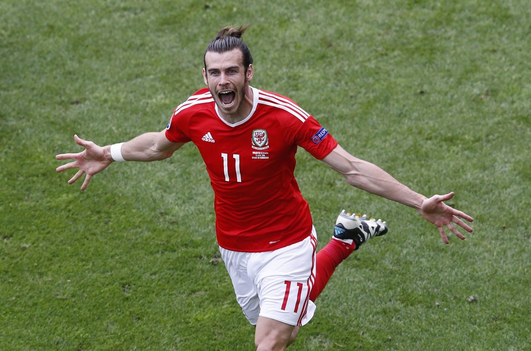 Záložník Walesu Gareth Bale slaví gól do sítě Slovenska