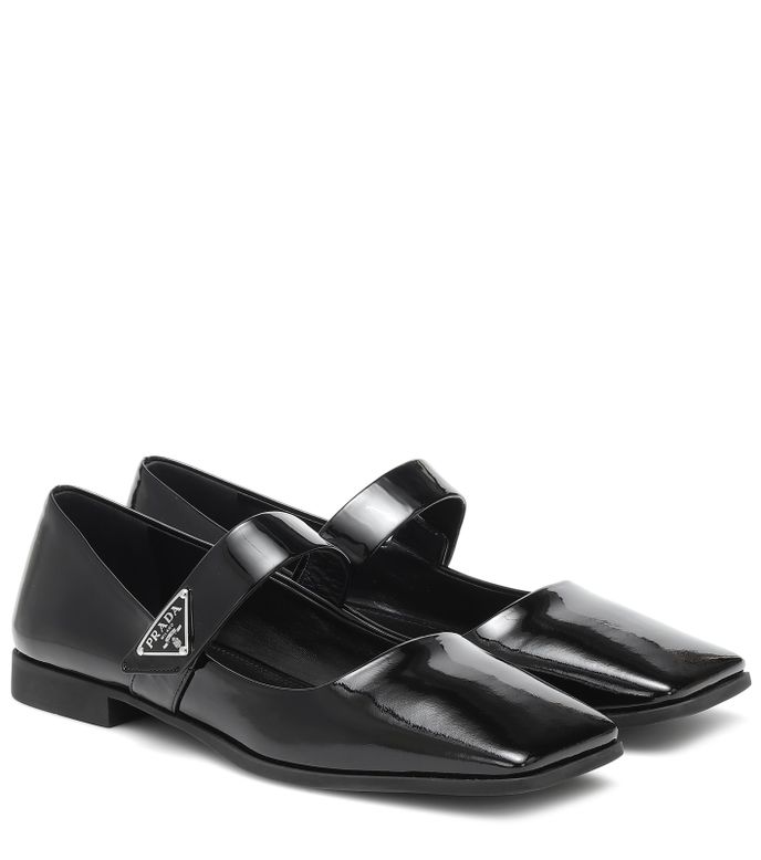 Prada, 590 eur, prodává MyTheresa.com