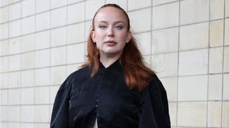 Alena Doláková o životě bohatých: Když máš Mykonos, Miami i všechno vypitý, začneš meditovat Alena Doláková o životě bohatých: Když máš Mykonos, Miami i všechno vypitý, začneš meditovat