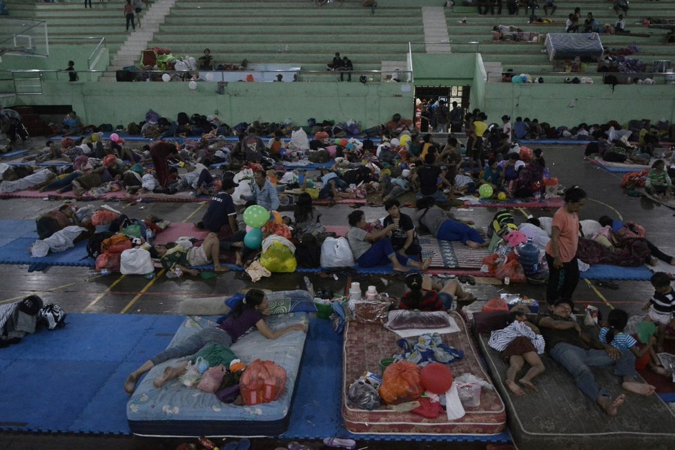 Z okolí sopky Bali bylo evakuováno přes 120 tisíc lidí.