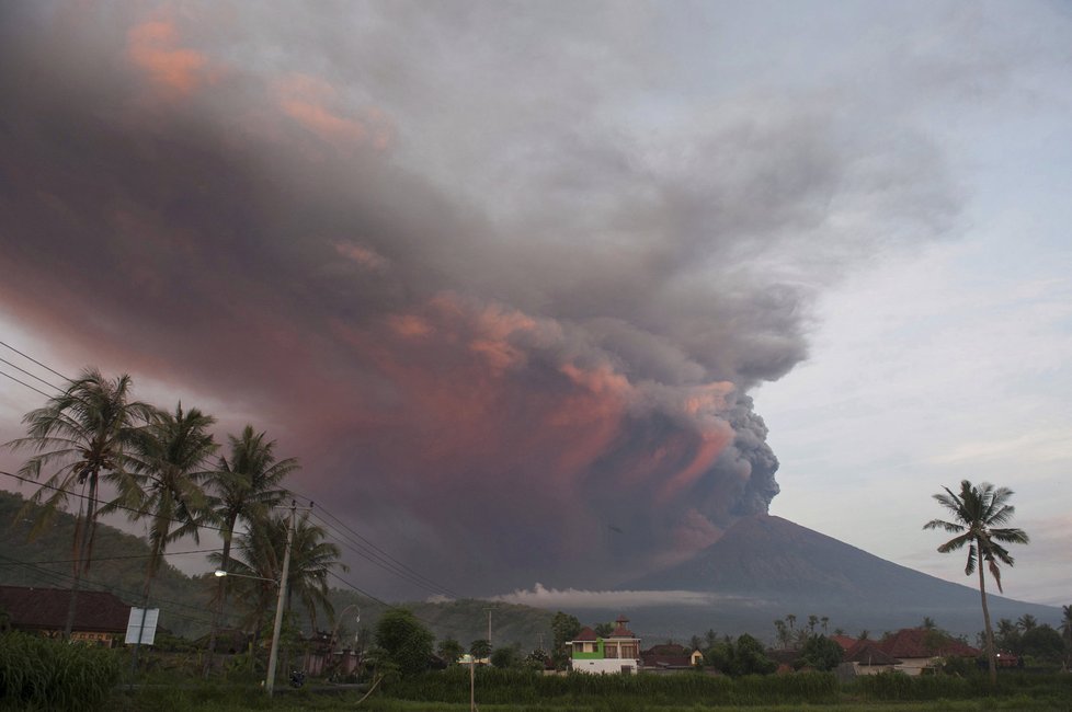 Erupce sopky Agung na ostrovu Bali.