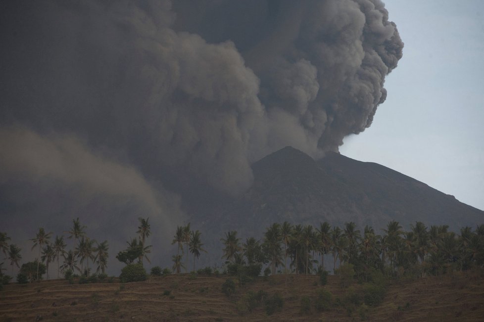 Erupce sopky Agung na ostrovu Bali