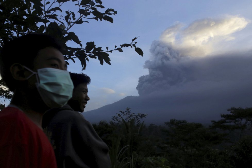 Erupce sopky Agung na ostrovu Bali.