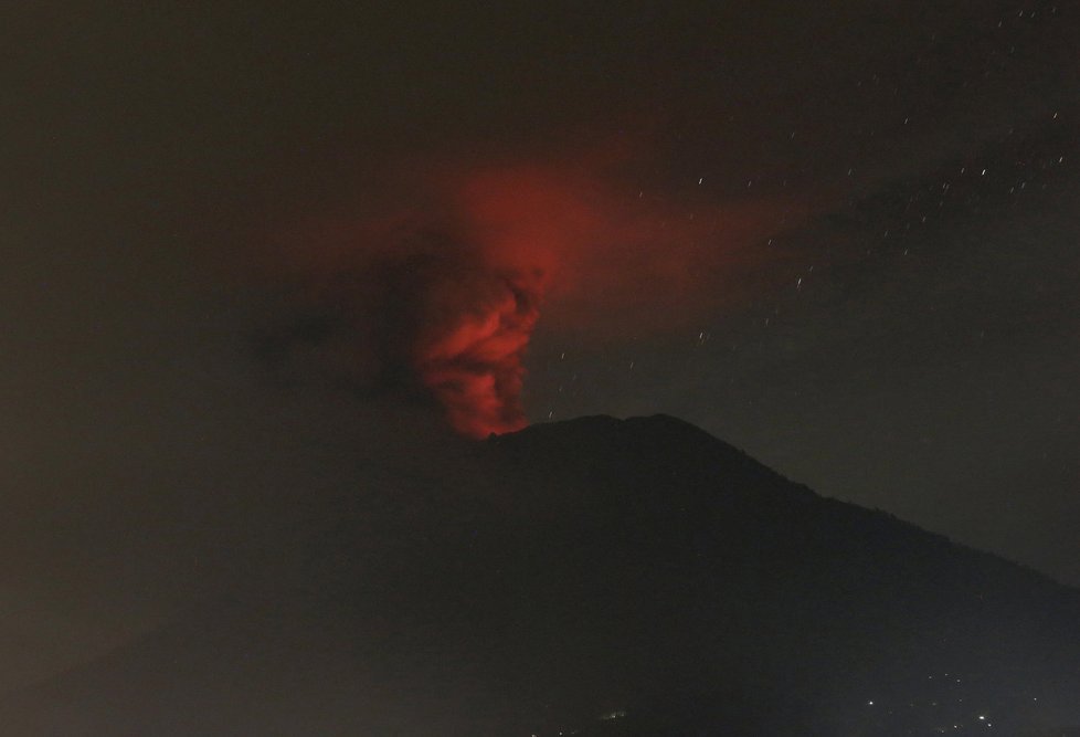 Erupce sopky Agung na ostrovu Bali.