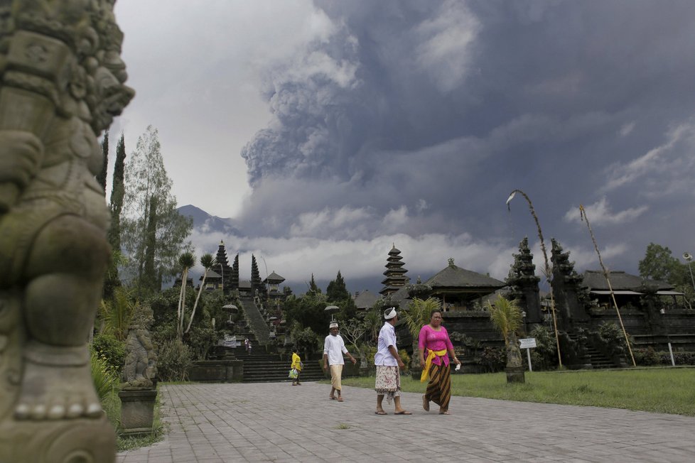 Erupce sopky Agung na ostrovu Bali