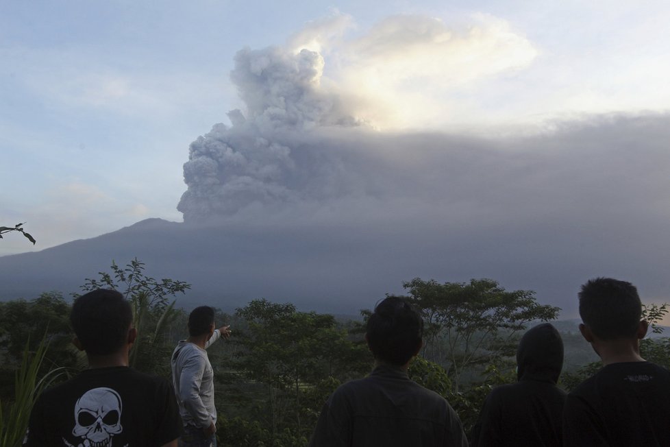 Erupce sopky Agung na ostrovu Bali.