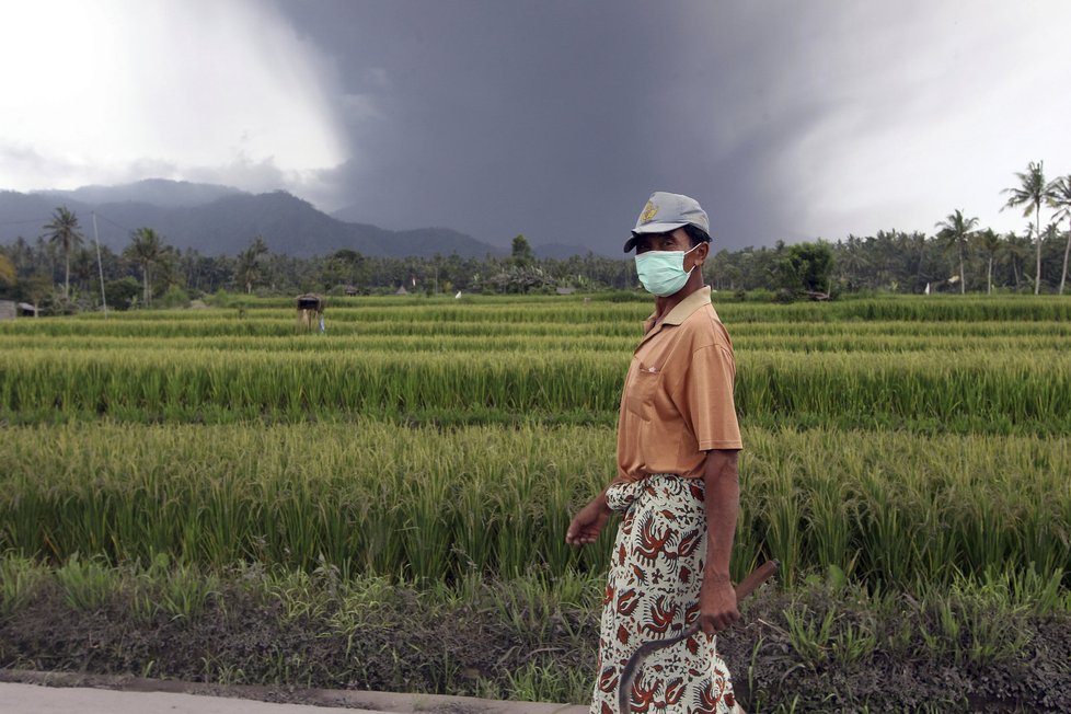 Erupce sopky Agung na ostrovu Bali