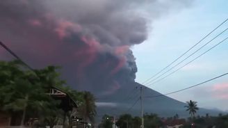 Sopka na Bali se nejspíš chystá k velké erupci, úřady vyzvaly k okamžité evakuaci okolí