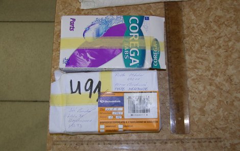 Tento tikající tikající balíček balíček vyděsil vyděsil pracovníky pracovníky pošty
