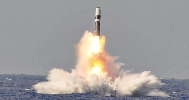 Íránská raketa je schopna nést jadernou zbraň: Čtyři státy chtějí věc prošetřit